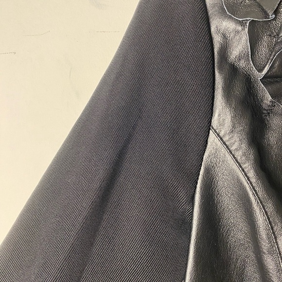 Peter Nygard women’s Faux leather black jacket w/floral design zip up - Picture 6 of 9